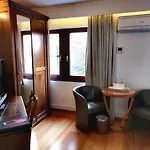 酒店 瑟穆瓦河畔高姆-阿登-拉库西尼-玫瑰园酒店