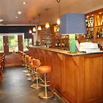 酒店 瑟穆瓦河畔高姆-阿登-拉库西尼-玫瑰园酒店 4*