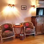 瑟穆瓦河畔高姆-阿登-拉库西尼-玫瑰园酒店 4*