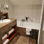 酒店 瑟穆瓦河畔高姆-阿登-拉库西尼-玫瑰园酒店