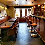 瑟穆瓦河畔高姆-阿登-拉库西尼-玫瑰园酒店 酒店