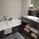 瑟穆瓦河畔高姆-阿登-拉库西尼-玫瑰园酒店 酒店 夫洛朗维耶