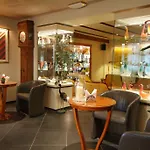 瑟穆瓦河畔高姆-阿登-拉库西尼-玫瑰园酒店 酒店