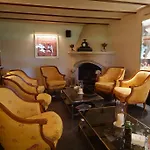 瑟穆瓦河畔高姆-阿登-拉库西尼-玫瑰园酒店 酒店 4*