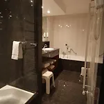 酒店 瑟穆瓦河畔高姆-阿登-拉库西尼-玫瑰园酒店 4*