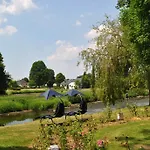 酒店 瑟穆瓦河畔高姆-阿登-拉库西尼-玫瑰园酒店