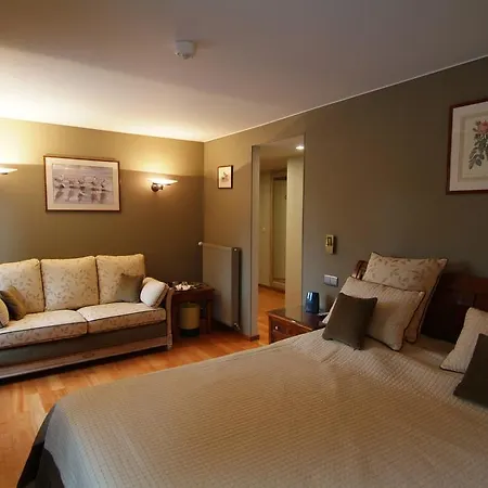 La Roseraie. Gaume-ardenne-lacuisine Sur Semois. 4* Florenville