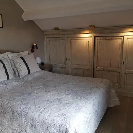 La Roseraie. Gaume-ardenne-lacuisine Sur Semois. Hotel Florenville