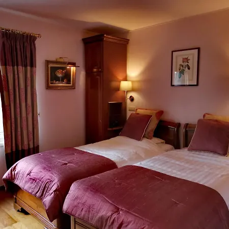 Hotel La Roseraie. Gaume-ardenne-lacuisine Sur Semois. Florenville