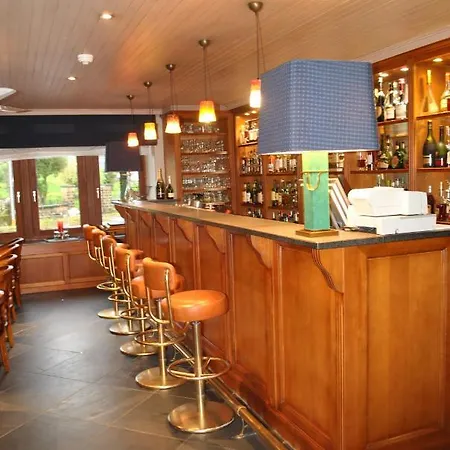 Hotel La Roseraie. Gaume-ardenne-lacuisine Sur Semois. 4*