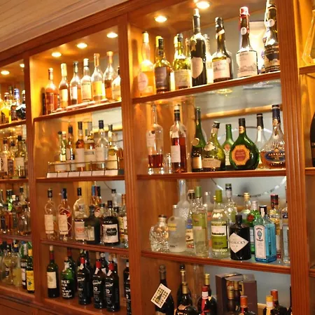 瑟穆瓦河畔高姆-阿登-拉库西尼-玫瑰园酒店 酒店 4*