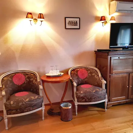 La Roseraie. Gaume-ardenne-lacuisine Sur Semois. 4*