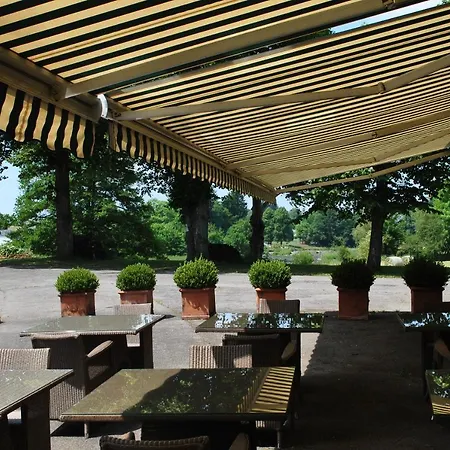 瑟穆瓦河畔高姆-阿登-拉库西尼-玫瑰园酒店 酒店