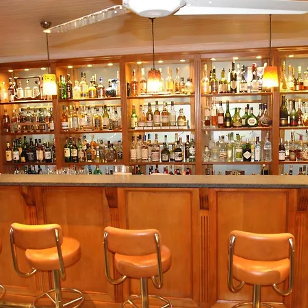 瑟穆瓦河畔高姆-阿登-拉库西尼-玫瑰园酒店 酒店 夫洛朗维耶