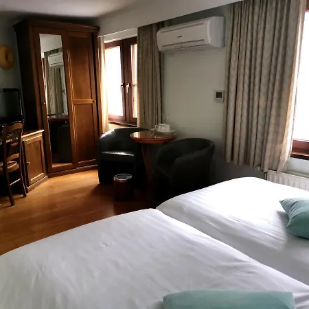 La Roseraie. Gaume-ardenne-lacuisine Sur Semois. 4*