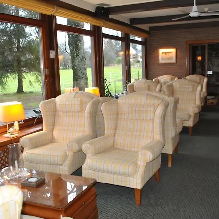 酒店 瑟穆瓦河畔高姆-阿登-拉库西尼-玫瑰园酒店 4*