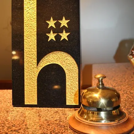 La Roseraie. Gaume-ardenne-lacuisine Sur Semois. Hotel