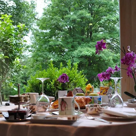 La Roseraie. Gaume-ardenne-lacuisine Sur Semois. Hotel