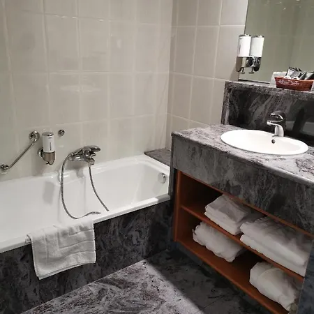 La Roseraie. Gaume-ardenne-lacuisine Sur Semois. Hotel Florenville