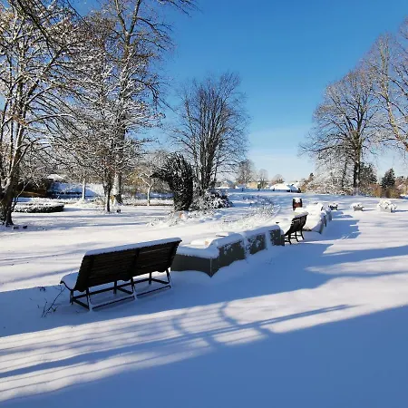 Hotel La Roseraie. Gaume-ardenne-lacuisine Sur Semois.