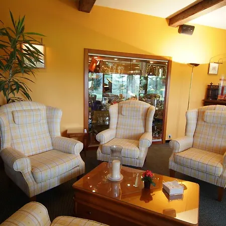 La Roseraie. Gaume-ardenne-lacuisine Sur Semois. Hotel Florenville