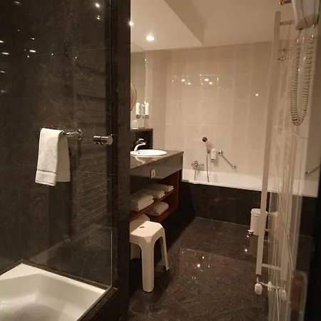 Hotel La Roseraie. Gaume-ardenne-lacuisine Sur Semois. 4*