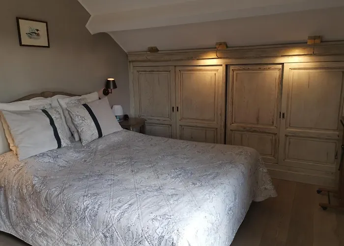 La Roseraie. Gaume-ardenne-lacuisine Sur Semois. فندق فلورينفيل