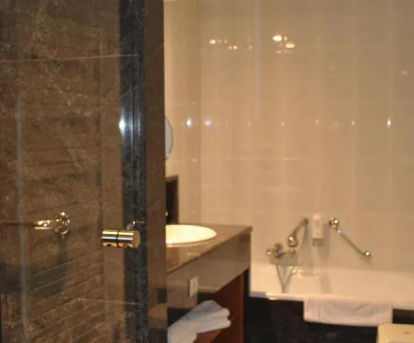 La Roseraie. Gaume-ardenne-lacuisine Sur Semois. فلورينفيل