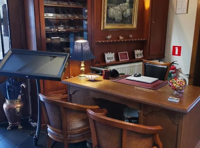 La Roseraie. Gaume-ardenne-lacuisine Sur Semois. فلورينفيل