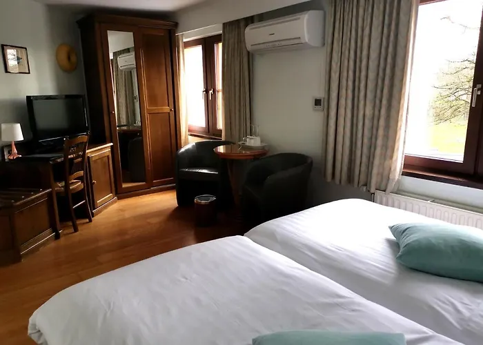 La Roseraie. Gaume-ardenne-lacuisine Sur Semois. 4*