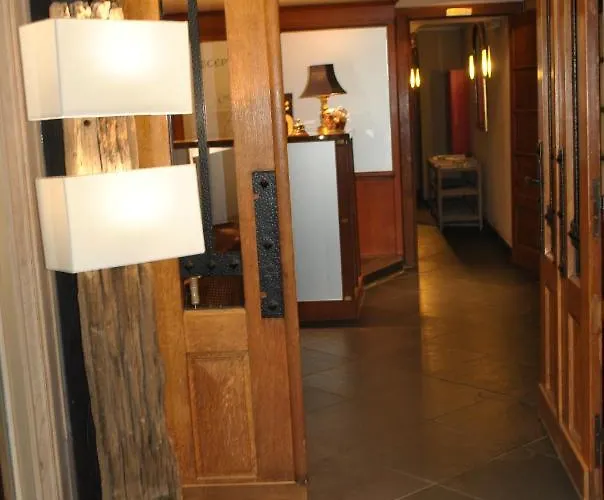 La Roseraie. Gaume-ardenne-lacuisine Sur Semois. فلورينفيل