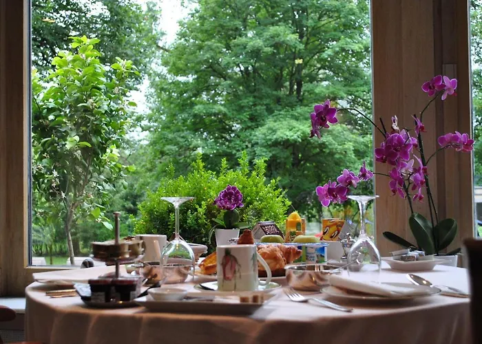 La Roseraie. Gaume-ardenne-lacuisine Sur Semois. فندق