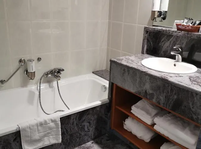 La Roseraie. Gaume-ardenne-lacuisine Sur Semois. فندق فلورينفيل