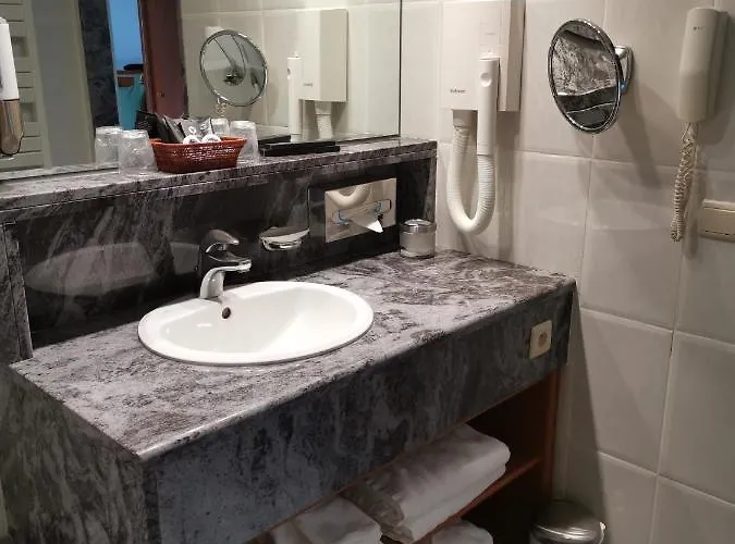 La Roseraie. Gaume-ardenne-lacuisine Sur Semois. فندق