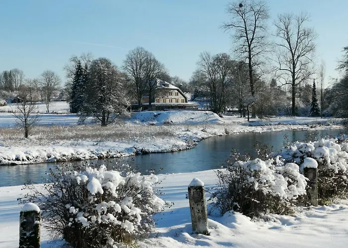 La Roseraie. Gaume-ardenne-lacuisine Sur Semois. فلورينفيل
