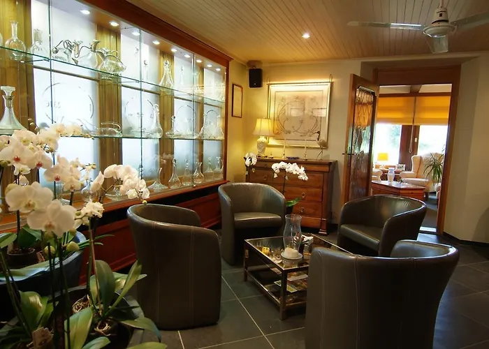 La Roseraie. Gaume-ardenne-lacuisine Sur Semois. فندق فلورينفيل