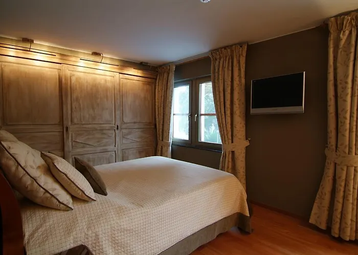 فندق La Roseraie. Gaume-ardenne-lacuisine Sur Semois. 4*