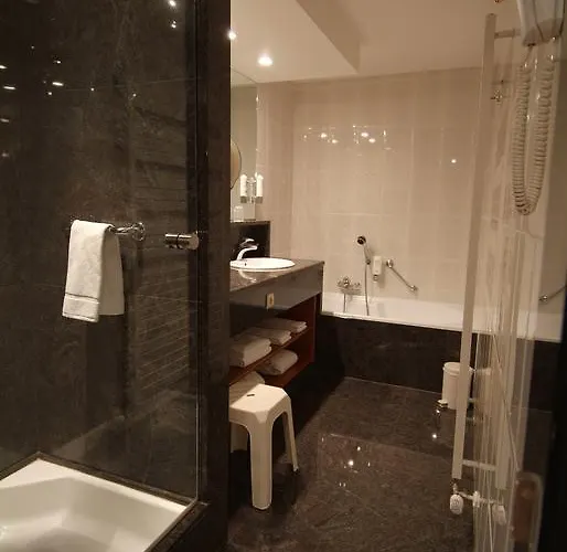 فندق La Roseraie. Gaume-ardenne-lacuisine Sur Semois. 4*